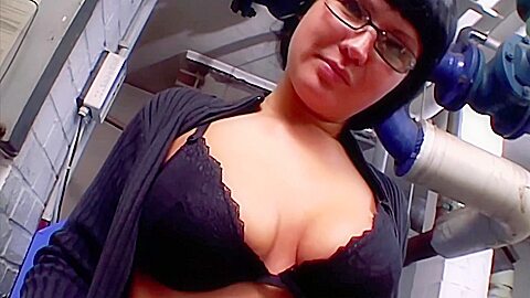 Stunning German Babe With An Amazing Body Loves Sucking An Old Cock